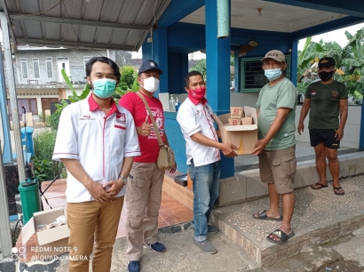 DPC PSI Cibinong Berbagi Kasih "Rice Box" untuk Warga Isolasi Mandiri