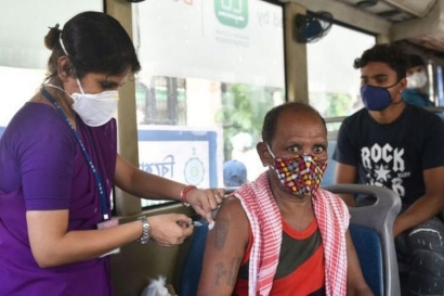 Ribuan Warga India Kena Prank Vaksin Air Garam