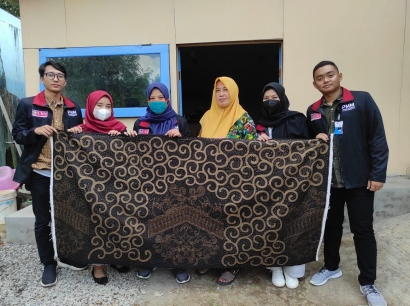 KKN UMM 01 Bantu Pengembangan UMKM, Batik Khas Desa Bocek Siap Mendunia!