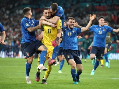 Donnarumma Selamatkan Italia, Gol Tercepat Shaw Gagal Antar Inggris Juara