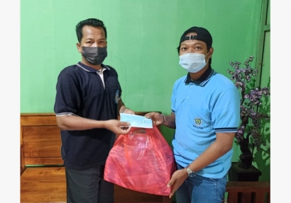 Gerakan 1000 Masker untuk Warga Desa Maindu oleh KKN Universitas Negeri Malang Tahun 2021