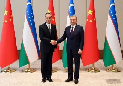 Presiden Uzbekistan Menerima Menteri Luar Negeri Cina