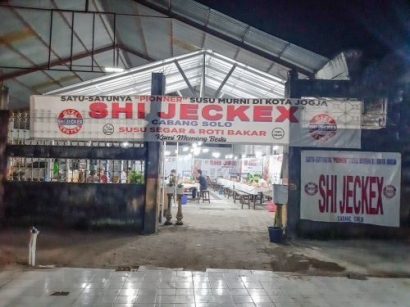 Shi Jeckex: Nongkrong, Minum Susu, Jajan Angkringan Murah di Yogyakarta