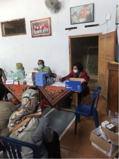 Menyukseskan Agenda Vaksinasi di Desa Plumbangan bersama Mahasiswa PMM Universitas Muhammadiyah Malang Kel 93