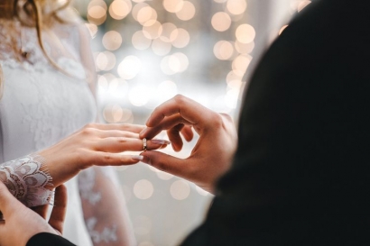 Pikirkan Beberapa Hal Berikut Ini Jika Anda Ingin Menikah dengan Seorang WNA