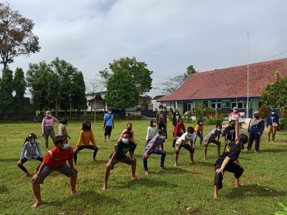 Lestarikan Budaya Khas Tulungagung Mahasiswa KKN UM Latih Reog Kendang Anak-Anak di Desa Macanbang