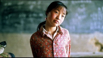 Ulasan Film Not One Less (1999), Belajar Dedikasi dari Guru Wei
