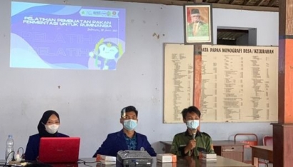 KKN Pulang Kampung UM Desa Gondosuli Melakukan Penyuluhan dan Pelatihan Pembuatan Pakan Fermentasi untuk Ruminansia