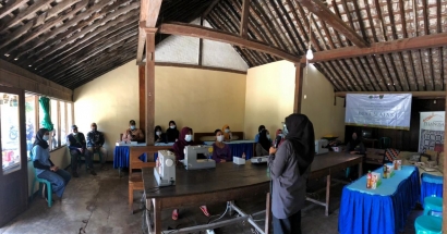 Mahasiswa KKN UM Kembangkan Potensi Mendong Desa Wajak Bersama Komunitas "PELANUSA"