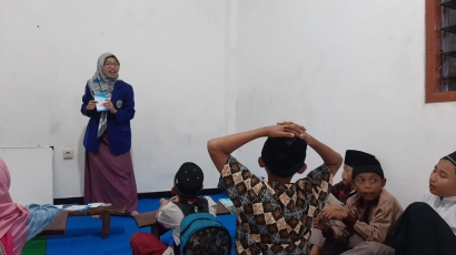 KKN UM 2021 Mengadakan Pembelajaran Bahasa Arab Menggunakan Flash Card bersama Madrasah Diniyah Al-Murtaqo