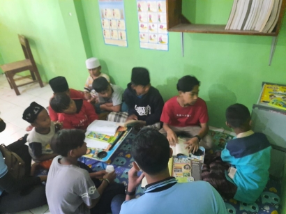 KKN UM Dirikan Pojok Literasi di Panti Asuhan Hidayatul-Islam Desa Clarak-Leces, Kabupaten Probolinggo