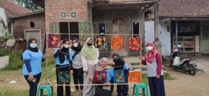 Pembuatan Batik Tulis sebagai Produk UMKM Inovatif di Desa Panggungrejo