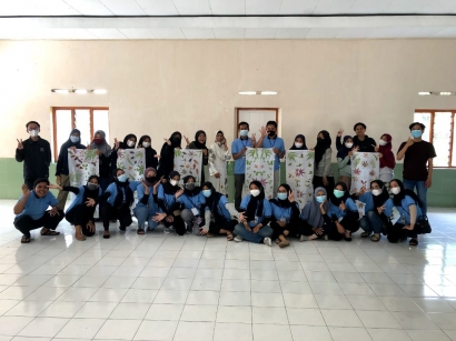 Program Kerja Pelatihan Batik Ecoprint Desa Wates-Kediri Meningkatkan Pemberdayaan Masyarakat Wates