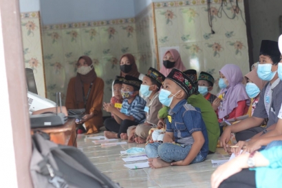 Obati Rindu Mengaji Bersama, KKN UM Adakan Belajar Agama Islam bersama TPA Al-Falah Desa Jajar