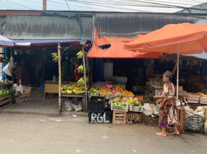 PPKM Para Pedagang di Pasar Musi Kota Depok