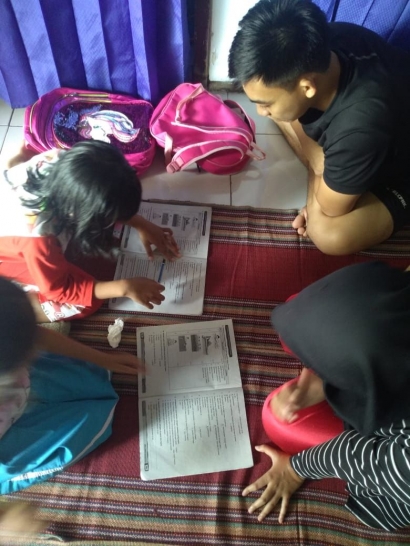 Guna Mendukung Sistem Pembelajaran Daring, Mahasiswa KKN UM Adakan Bimbingan Belajar Gratis di Desa Plaosan