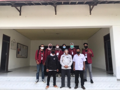 Kelompok 049 KKN-IT UMY Melalui Program Pengabdian Mahasiswa dan Dosen Membantu UMKM di Tengah Pandemi Covid 19