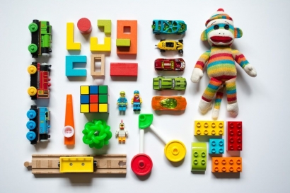 Bagaimana Caranya Memilih Jenis Mainan Terbaik untuk Perkembangan Otak Anak?