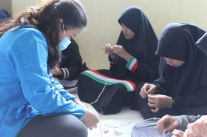  Dosen dan Mahasiswa UNPAM Berkreasi Melalui Pembuatan Kalung Masker Bersama Anak-anak Panti Asuhan