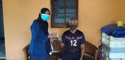 Pandemi Covid-19 Tak Kunjung Usai, Mahasiswa KKN Undip Ajari Cara Buat Hand Sanitizer Sendiri