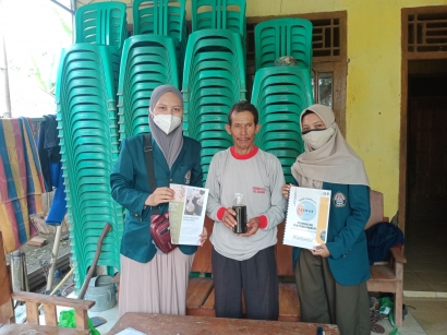 KKN Pulang Kampung, Mahasiswa UNDIP Ajarkan Cara Membuat Pestisida Nabati dari Daun Sirsak