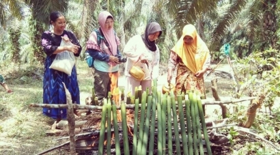 Memasak Lemang ala Ibu-ibu Sangkilon, Padang Lawas Sumatera Utara
