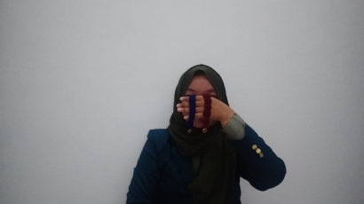 Pendapatan Menurun, Mahasiswa Undip Adakan Pelatihan Pembuatan Pengait Masker Rajut