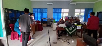 Gerai Vaksin Merdeka oleh Polres Brebes dan DPK KNPI Kecamatan Paguyangan