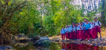 Perjuangan Siswa SD Negeri Guntur Berangkat ke Sekolah