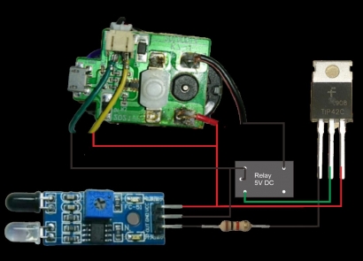 Mahasiswa Undip Picu Keheranan Modifikasi Pompa Galon Menjadi Produk Hand Sanitizer Otomatis