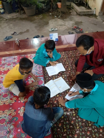 KKN Unisri Bimbingan Belajar Siswa SD di Desa Ngijo 