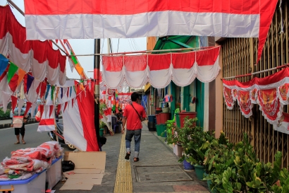 Menyambut HUT Republik Indonesia di Pasar Jatinegara