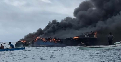 Kecelakaan Laut KM, Bukit Sumber Poleang Terbakar di Perairan Bombana