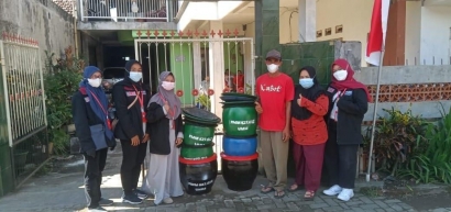 Penyediaan Tempat Sampah di Dusun Ketangi Oleh Kelompok PMM UMM