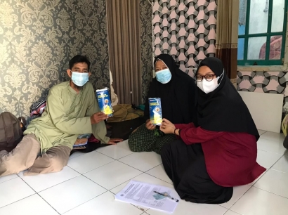 Dukung Program Herd Immunity, Mahasiswa KKN PCR Bulak UM Surabaya Lakukan Sosialisasi Vaksin Covid-19
