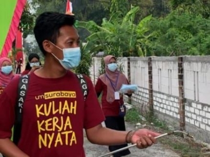 Mahasiswa KKN Universitas Muhammadiyah Surabaya Lakukan Penyemprotan Disinfektan di Desa Jagran Karanggeneng