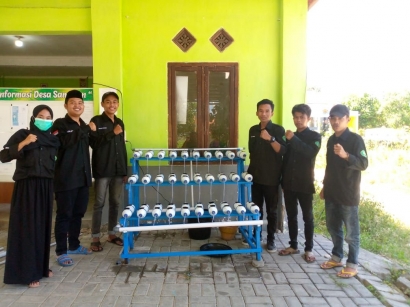 KKNT UIM Pamekasan: Mahasiswa Agroteknologi Melakukan Pelatihan Pembuatan Hidroponik di Desa Samatan