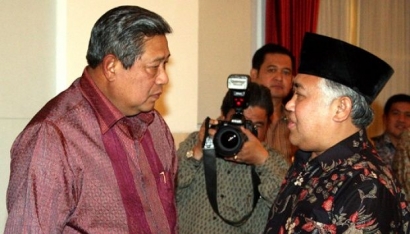 Demokrasi Mural: Mendadak Kangen Mengkritik SBY