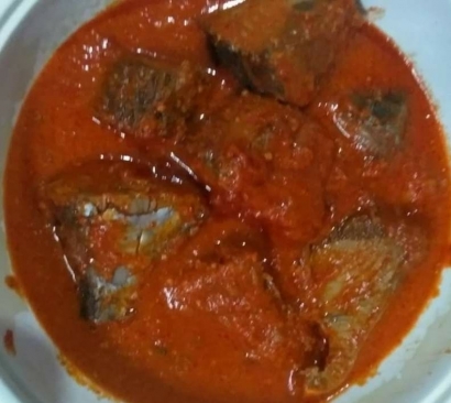 Ikan Asap Bumbu Tomat, Hidangan Sederhana Menggugah Selera