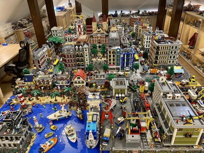 Mainan "Lego" sebagai Hobi Orang Dewasa