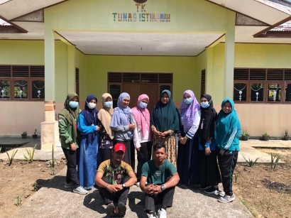 Mahasiswa KKN-Dr 2021 UIN Suska Riau Mengadakan Gotong Royong di TK Tunai Istiqamah