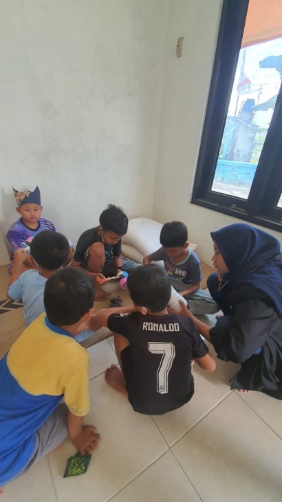 Mahasiswa UMM Mengajak Anak-Anak Dusun Turi Melakukan Kegiatan Daur Ulang dan Menanam