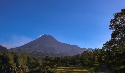 Aspek Folklor Cerita Asal-usul Gunung Merapi