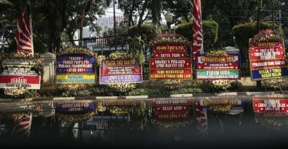 Bunga Sindiran terhadap Gubernur DKI Jakarta, Fraksi PDI-P dan PSI Terus Menggugat!