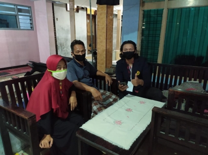 Mahasiswa Bantu Pengembangan Usaha UMKM Melalui Media Online di Daerah Branta Pesisir