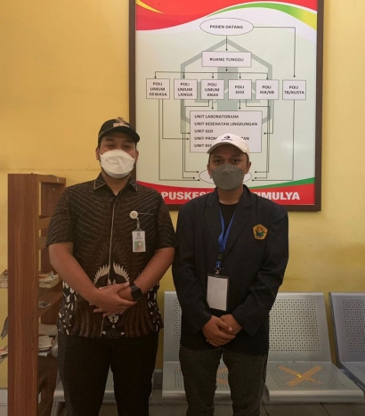 Edukasi kepada Masyarakat Jatimulya tentang Pentingnya Pemakaian Memakai Masker Ganda dan Cara Pembuatan Disinfektan