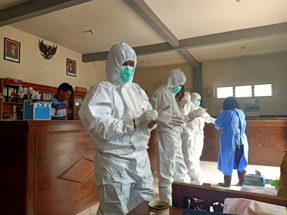 Keikutsertaan Mahasiswa KSM-Tematik UNISMA dalam Penanganan Wabah Virus Corona di Tegalweru