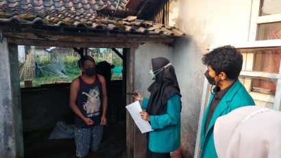 Pembukuan Digital di Era 4.0 Pada Pelaku Usaha di Dusun Maron Sebaluh Oleh Mahasiswa KSM Tematik UNISMA