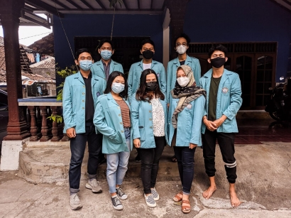 Sosialisasi Pemilahan Sampah dan Pembuatan Pupuk Kompos oleh Kelompok 388 KKN UNS 2021 di RW 04 Kelurahan Sewu, Surakarta