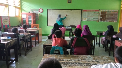 Pembelajaran Bahasa Inggris pada Murid SDN Labuapi 2 Lombok Barat